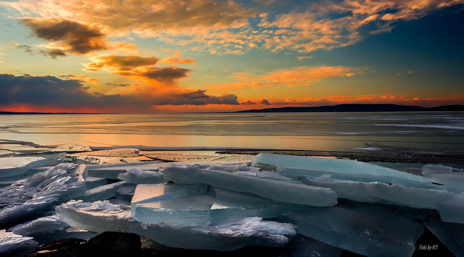Befagyott Balaton Jeges Balatonatcsuszas BALATON.travel Naplemente Badacsony