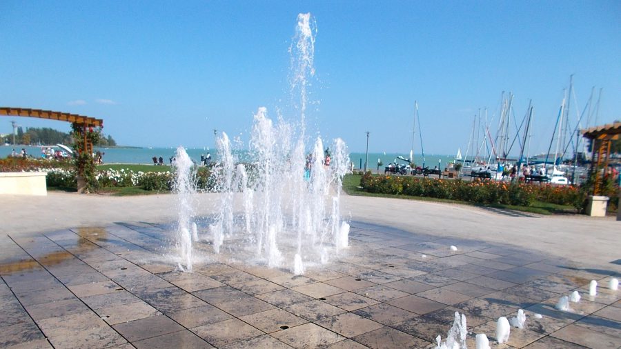 Balatonfüreden felújítják a Vitorlás-téri szökőkutat