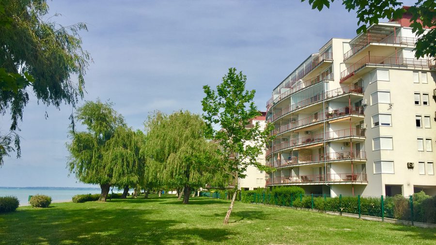 Pesti ingatlan árak a Balaton parton