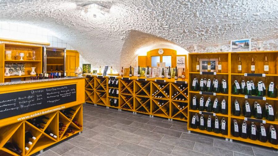 Új borértékesítési központot avatott a NAIK Badacsonytomajon