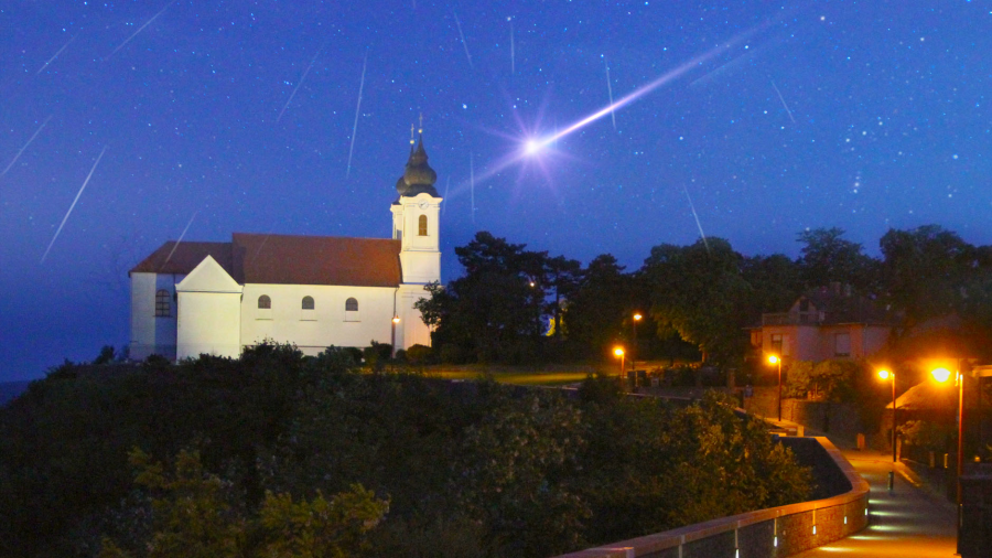 Látványos meteorhullás lesz hétvégén a Balatonnál