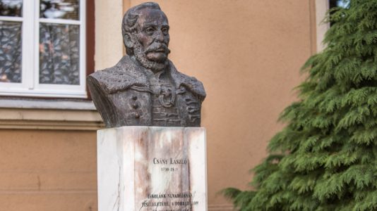 Csány László-szobor