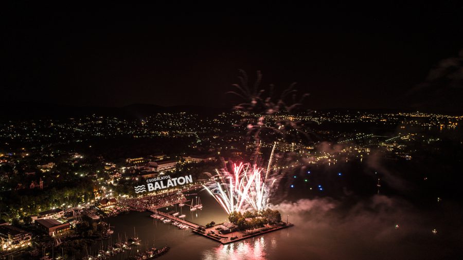 Tűzijátéknéző hajók a Balatonnál 2019