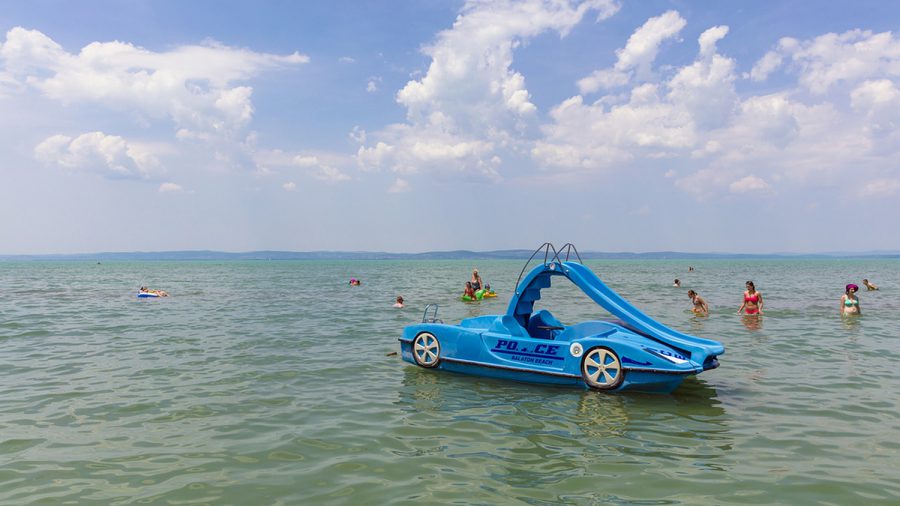 Tragédia - Vízibiciklizés közben fulladt a Balatonba egy 15 éves fiú