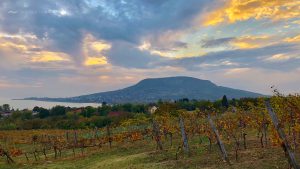 Badacsony-Osz-Naplemente-Oktober-Felho-CsodalatosBalaton-Kikoto-Hajozashu