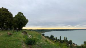 Balatonakarattya-Kilato-Pad-Setany-Panorama-CsodalatosBalaton