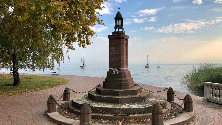 Irredenta-emlékmű, örökmécses, Balatonalmádi
