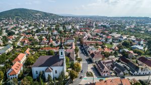 Balatonfured-Ofalu-Feher-Templom-Varosresz-Dronfoto-CsodalatosBalaton
