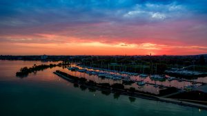 Keszthelyi-Yachtkikoto-Pura-Vida-Port-Naplemente-Dronfoto-CsodalatosBalaton
