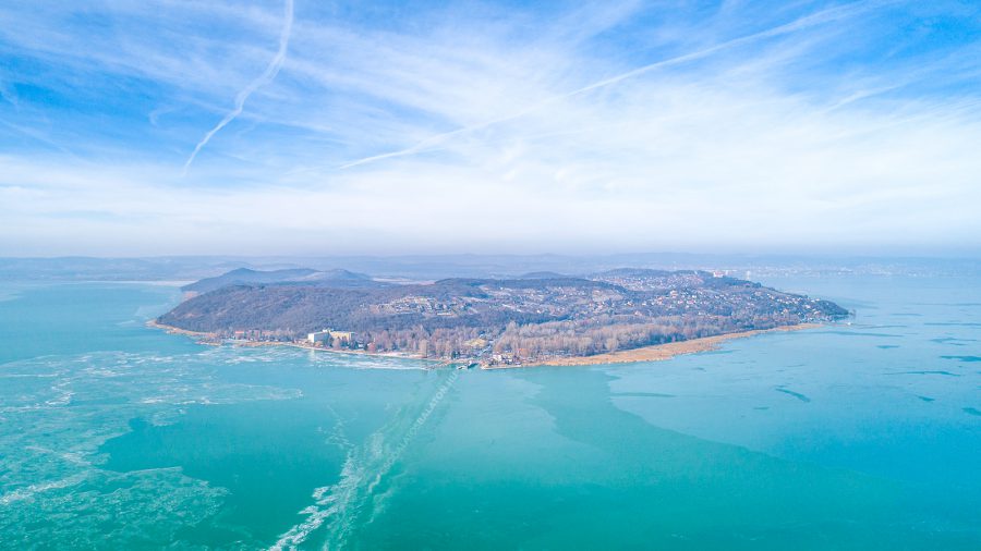 Összefüggő de vékony a Balaton jege, senki ne menjen rá