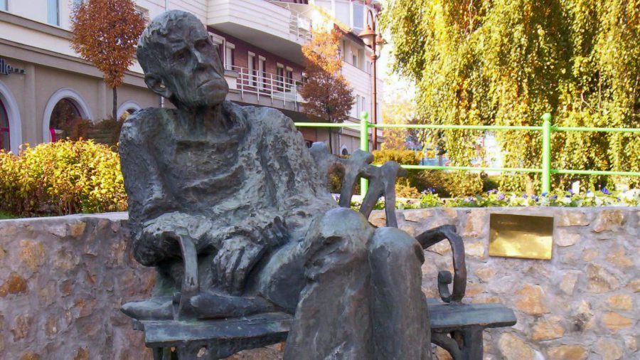 Czóbel Béla szobor Siófok