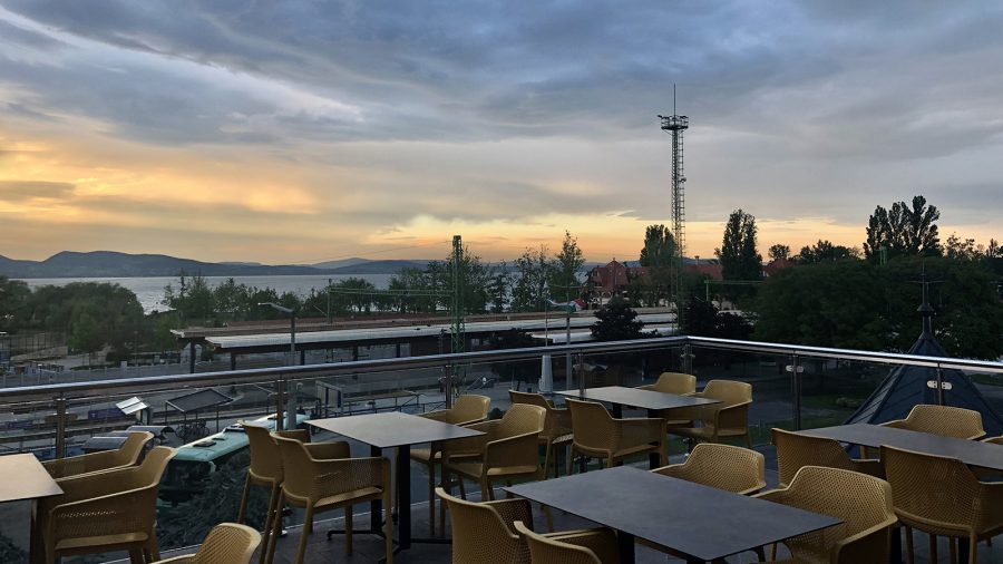 Padlás Bisztró: Balatoni panorámás gourmet étterem nyílt Fonyódon