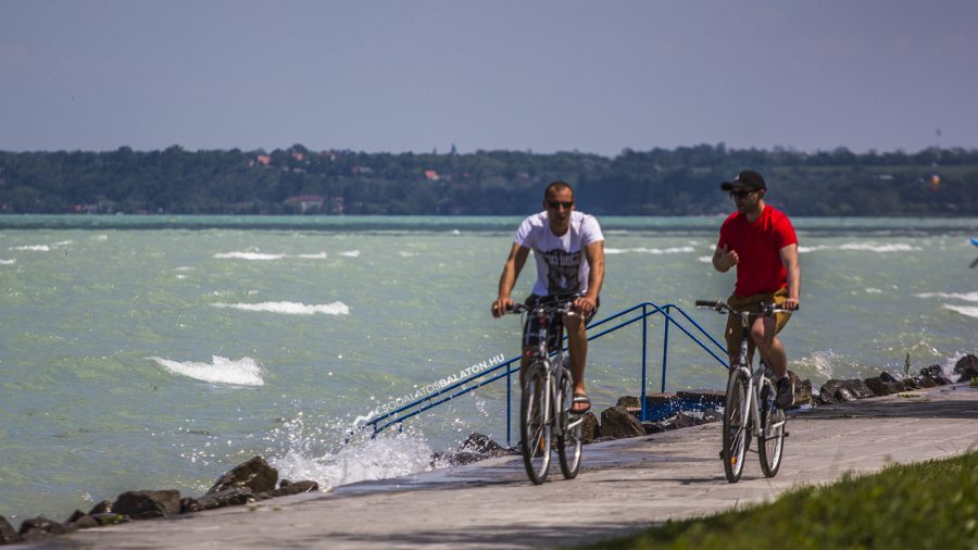 Indul a Budapest és Balaton közötti 110 km-es kerékpárút kivitelezése