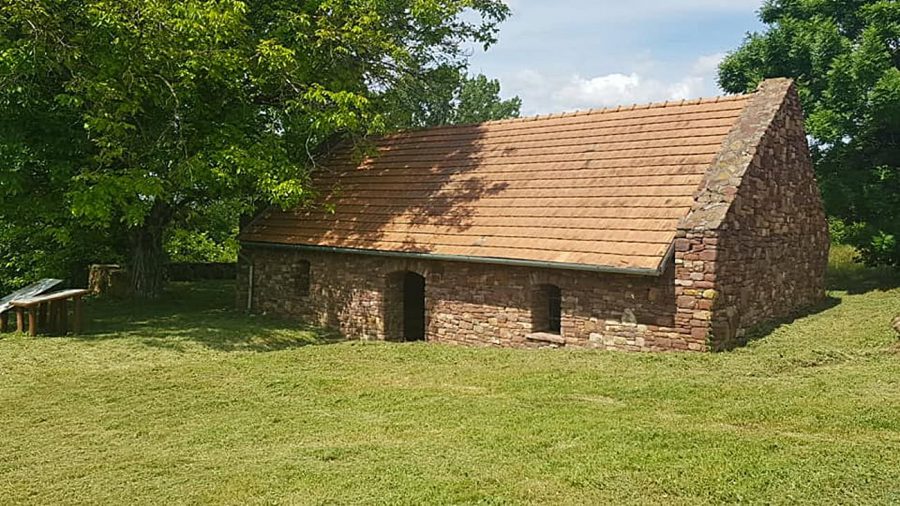 A Balaton-felvidék érdekessége a kővágóörsi mosóház