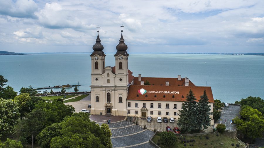 A tihanyi Királykriptában a mai nappal indul a régészeti feltárás