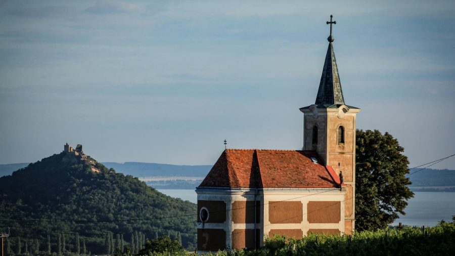 A Balaton barokk arcai – 10 templom a 18. századból