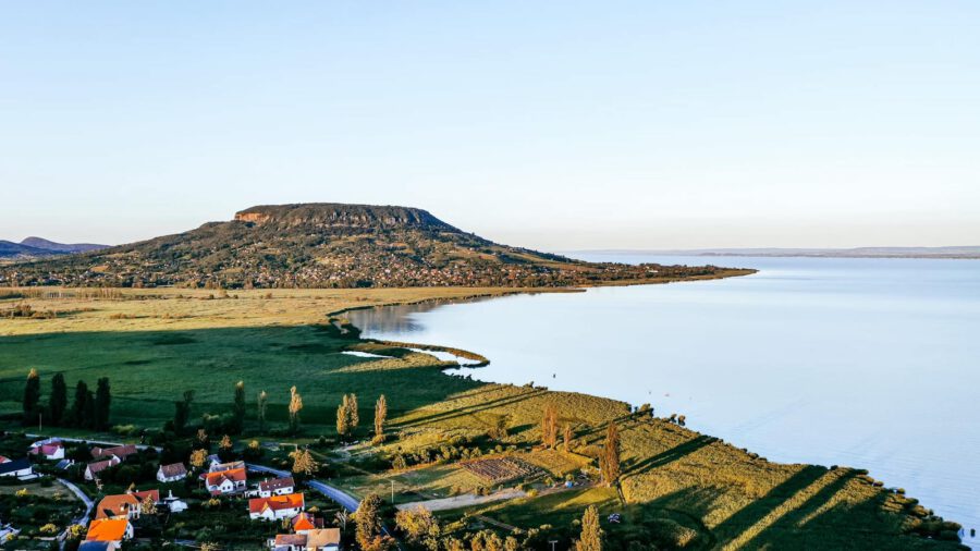 Parádés fotók a Balatonról, melyet körbeleng az ősz lehelete