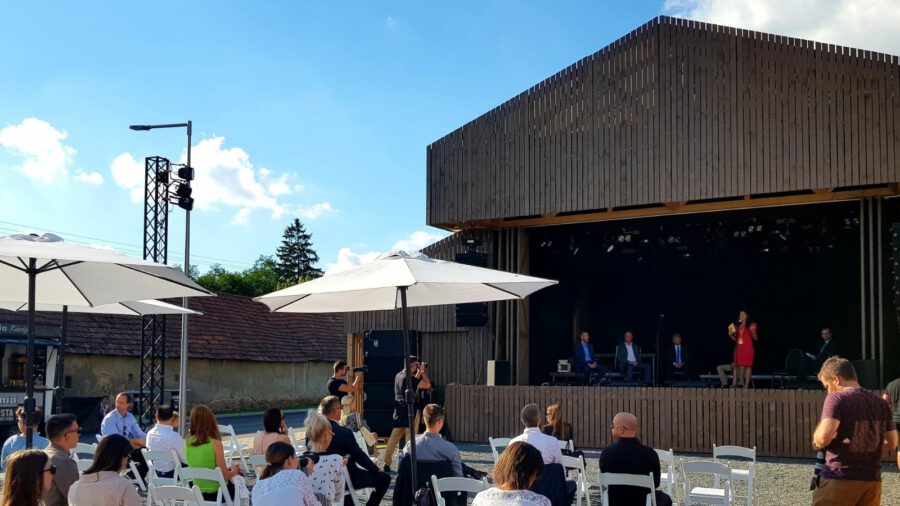 Megnyitott a MűvészVölgy Kúria, Kapolcs új turisztikai központja