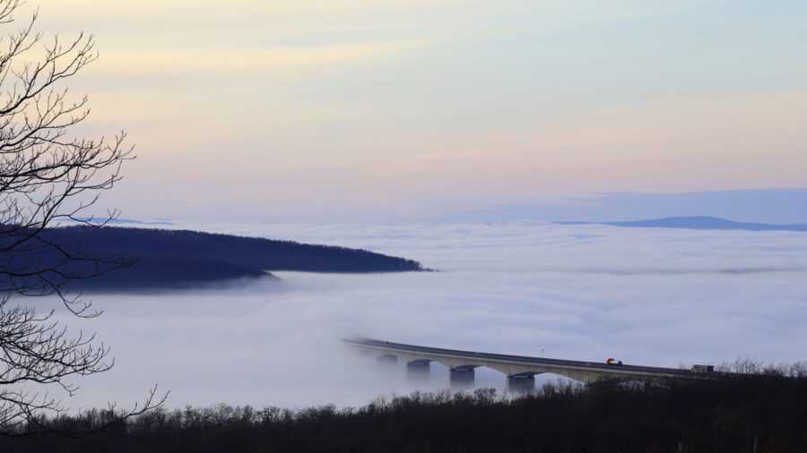 A ködbe vesző viadukt, a Kőröshegyi völgyhíd