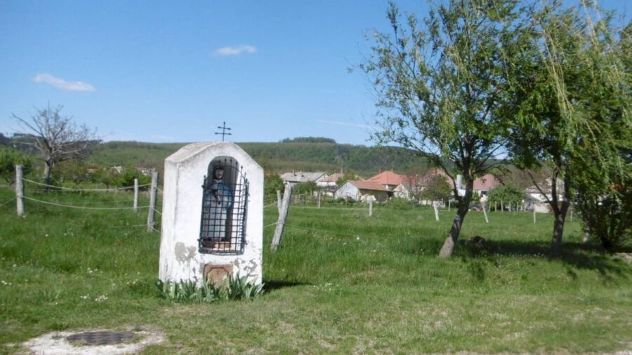 Nepomuki Szent János szobor Sáska