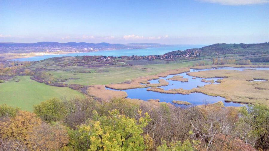 Őrtorony-kilátó, ahonnan parádés a panoráma az őszi Balatonra