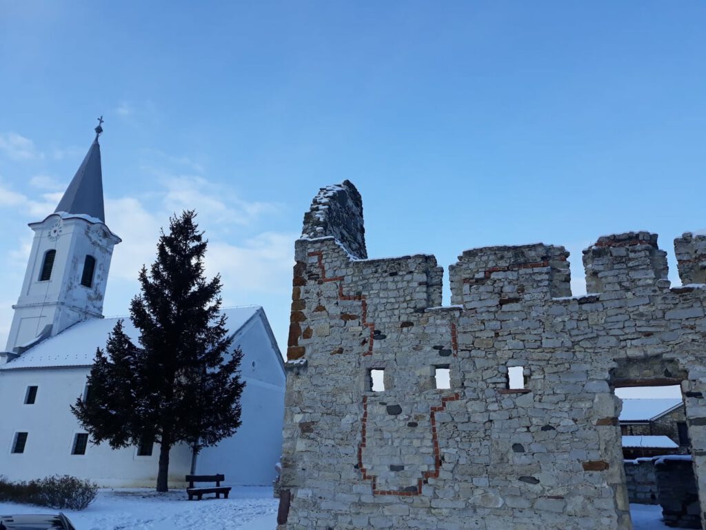 Dörgicse, ahol három középkori templomrom idézi a múltat