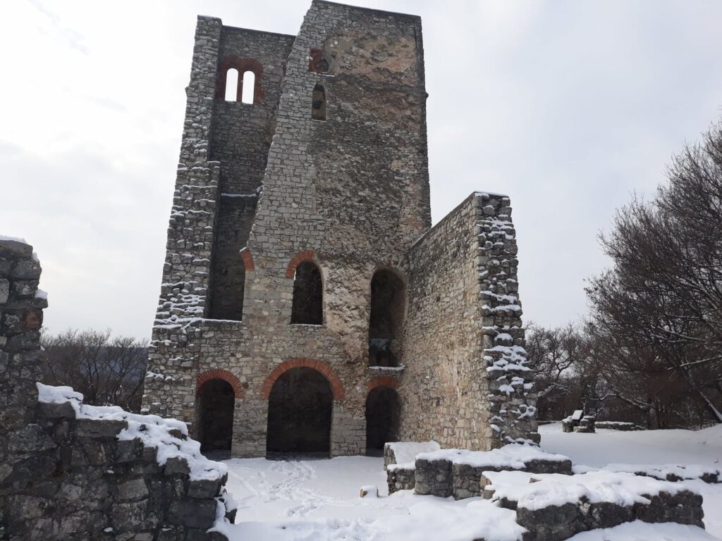 Dörgicse, ahol három középkori templomrom idézi a múltat