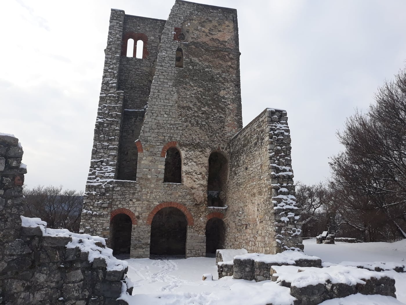 Dörgicse, ahol három középkori templomrom idézi a múltat