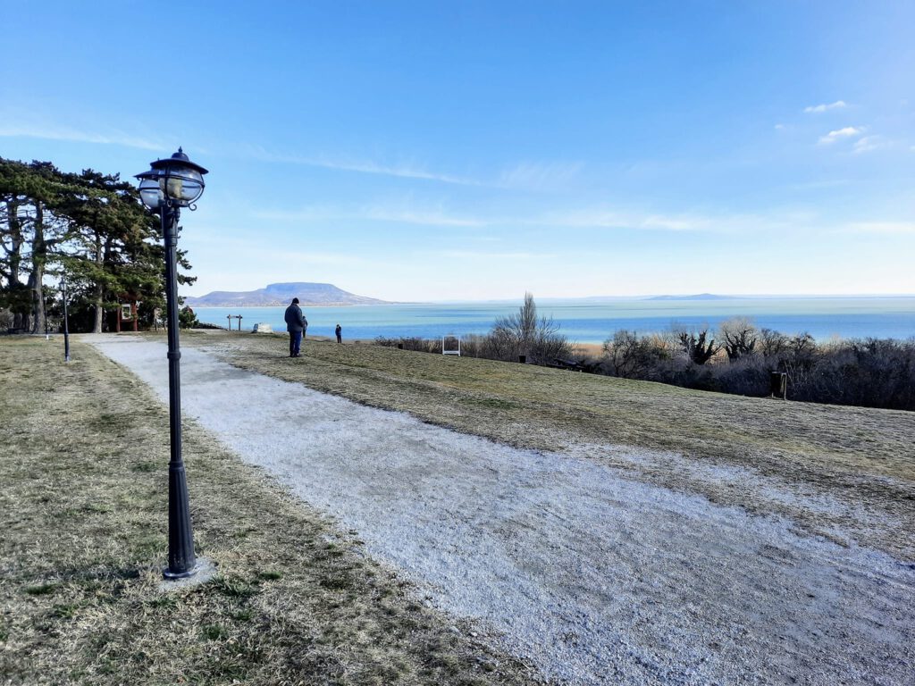 Balatongyöröki Szépkilátó, ahol a szó bennszakad, a lélek megtelik