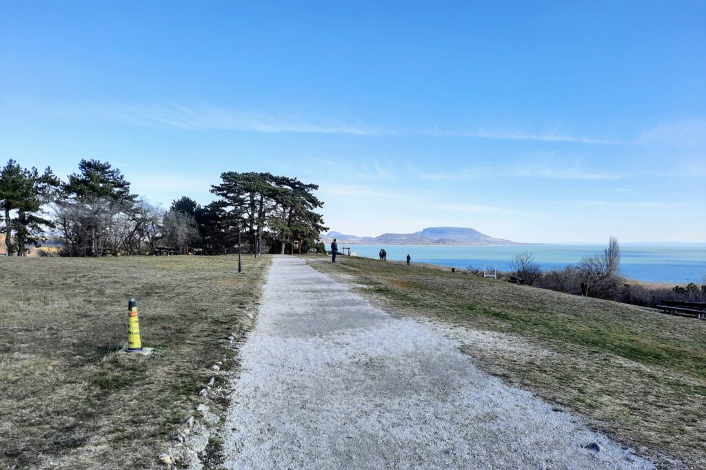 Balatongyöröki Szépkilátó, ahol a szó bennszakad, a lélek megtelik