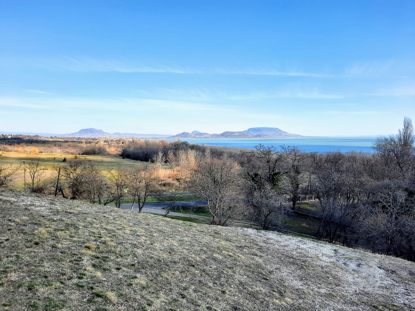 Balatongyöröki Szépkilátó, ahol a szó bennszakad, a lélek megtelik