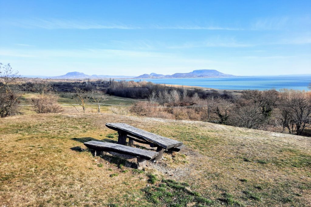 Balatongyöröki Szépkilátó, ahol a szó bennszakad, a lélek megtelik
