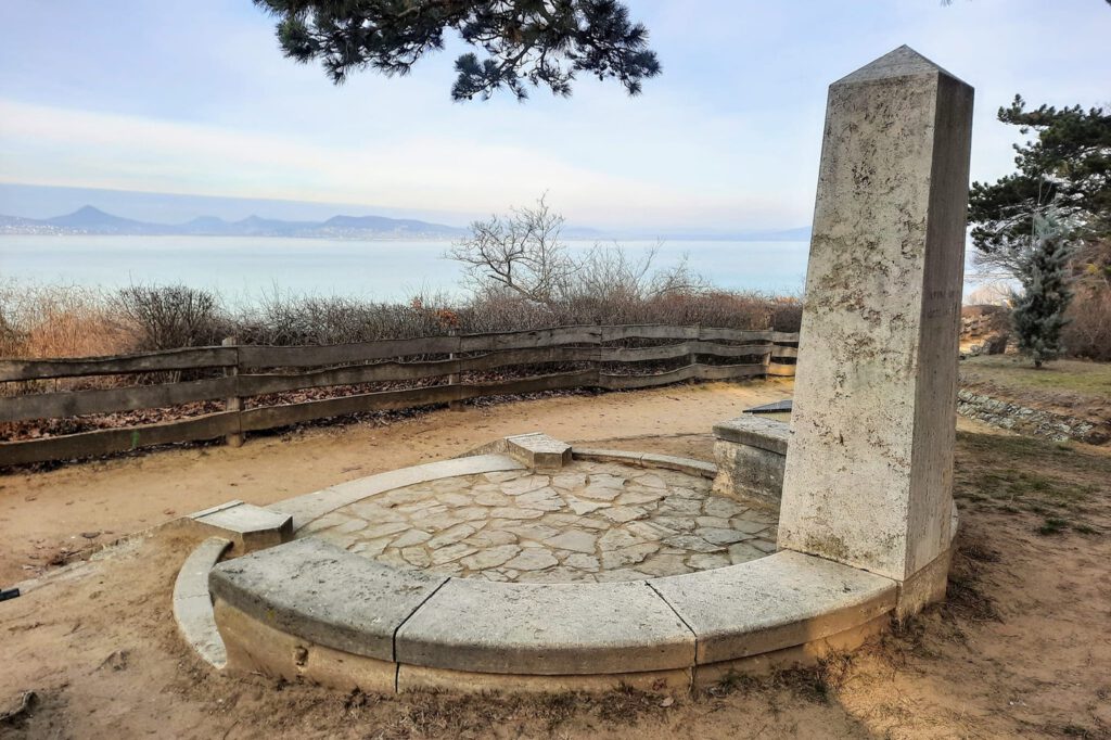 Fonyód és a képeslapra kívánkozó balatoni panorámája
