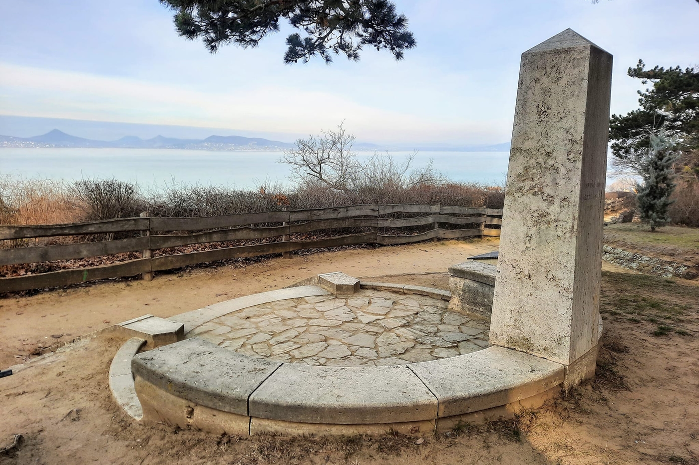 Fonyód és a képeslapra kívánkozó balatoni panorámája