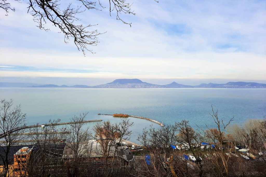 Fonyód és a képeslapra kívánkozó balatoni panorámája