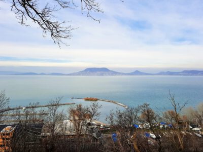 Fonyód és a képeslapra kívánkozó balatoni panorámája