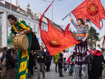Több száz jelmezes űzi el a telet Keszthelyen február 18-án, a városi karneválon