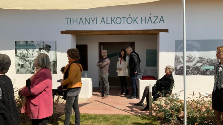 Átadták a többfunkciós Tihanyi Alkotók Házát