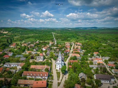 Aszófő, a Tihanyi-félsziget lábánál fekvő meseszép település