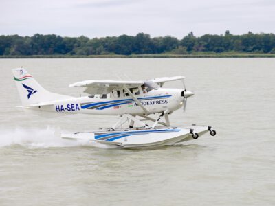 80 év után, újra magyar hidroplán szállt le a Balatonra Keszthelynél