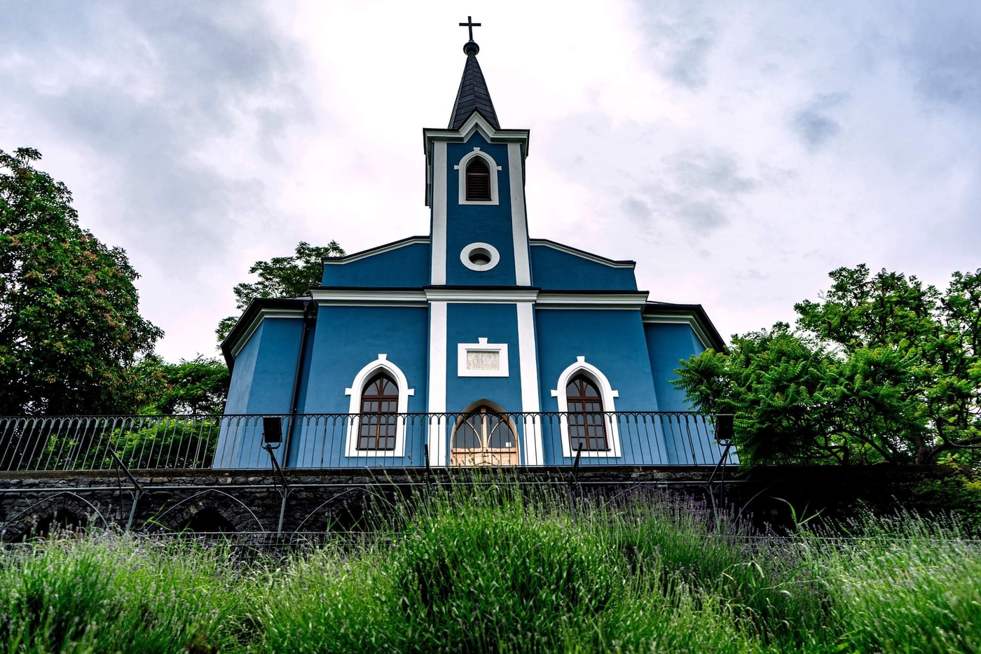 A balatonboglári Kék és Vörös kápolna, a virág illatú Kápolna domb ékei