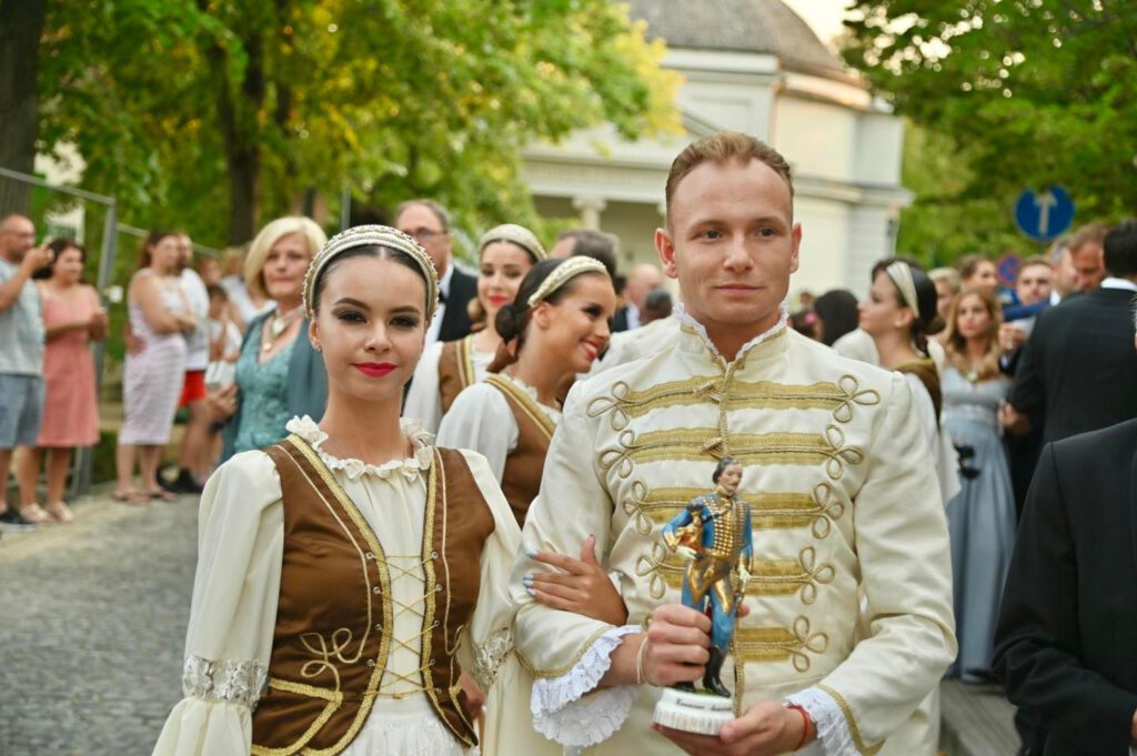 Kemecsei Anna Viktória elsőbálozó lett a 197. Anna-bál szépe