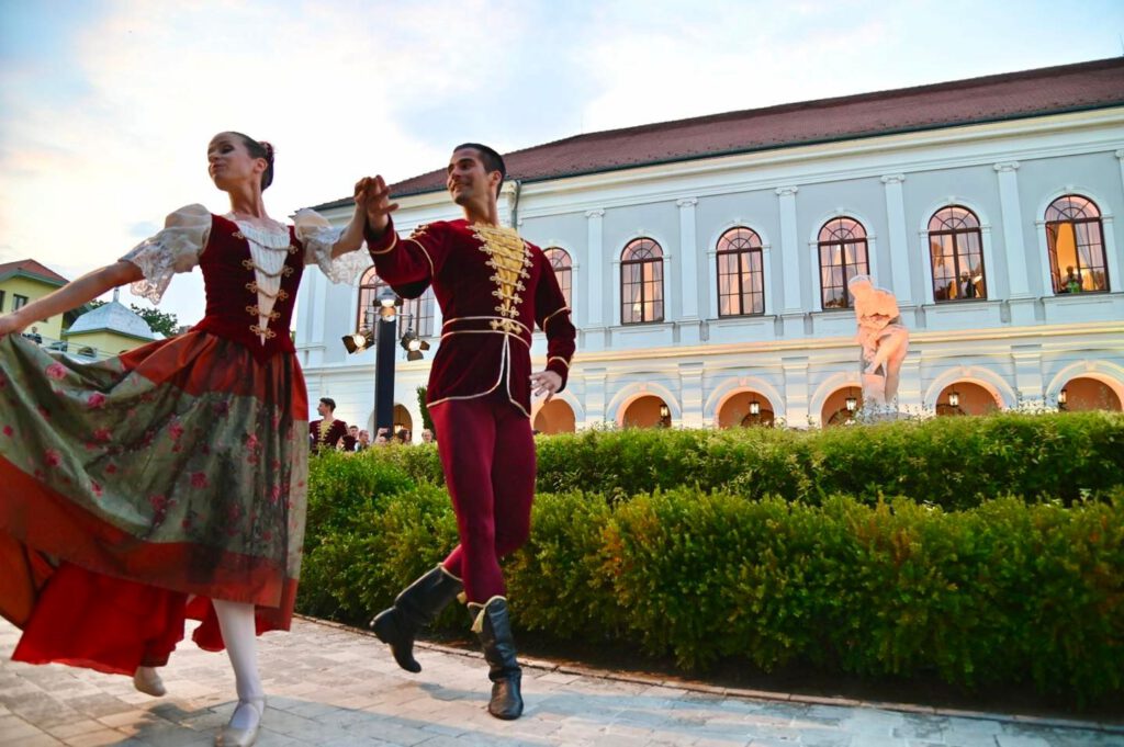 Kemecsei Anna Viktória elsőbálozó lett a 197. Anna-bál szépe
