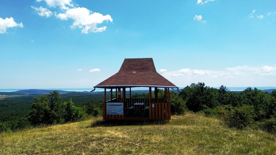 Kálvária-dombi kilátó, Veszprémfajsz mesés panorámát nyújtó kilátója