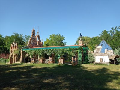Bugaszegi Téglagaléria és Tanya, a miniállam Balatonboglár határában