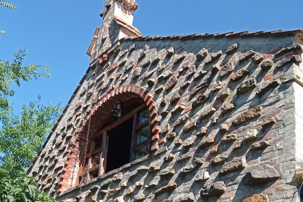 Bugaszegi Téglagaléria és Tanya, a miniállam Balatonboglár határában