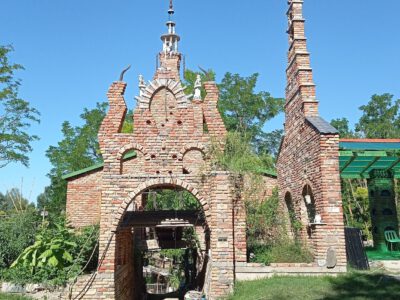 Bugaszegi Téglagaléria és Tanya, a miniállam Balatonboglár határában