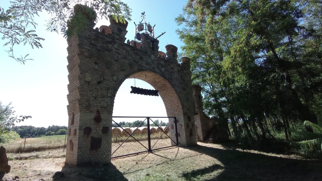 Bugaszegi Téglagaléria és Tanya, a miniállam Balatonboglár határában