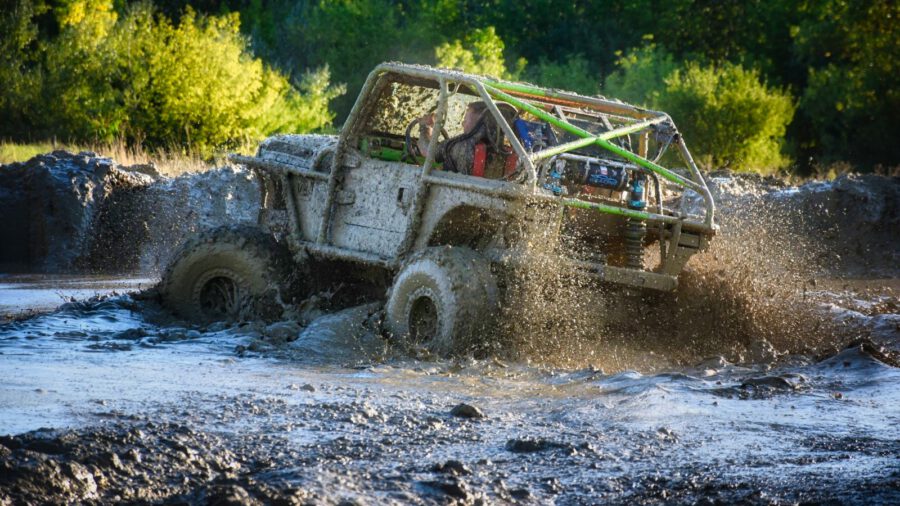 Augusztus 25-28 között vár a sár a gyenesdiási Legyensáros Offroad Fesztiválon