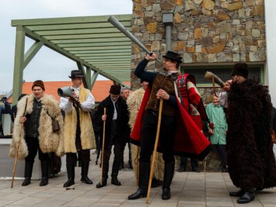 Átadták a Balaton-felvidéken a salföldi Káli Kövek Alkotó- és Rendezvényházat